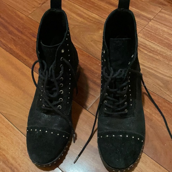 Marc Fisher Ltd size 7 black booties in great condition - Picture 1 of 5